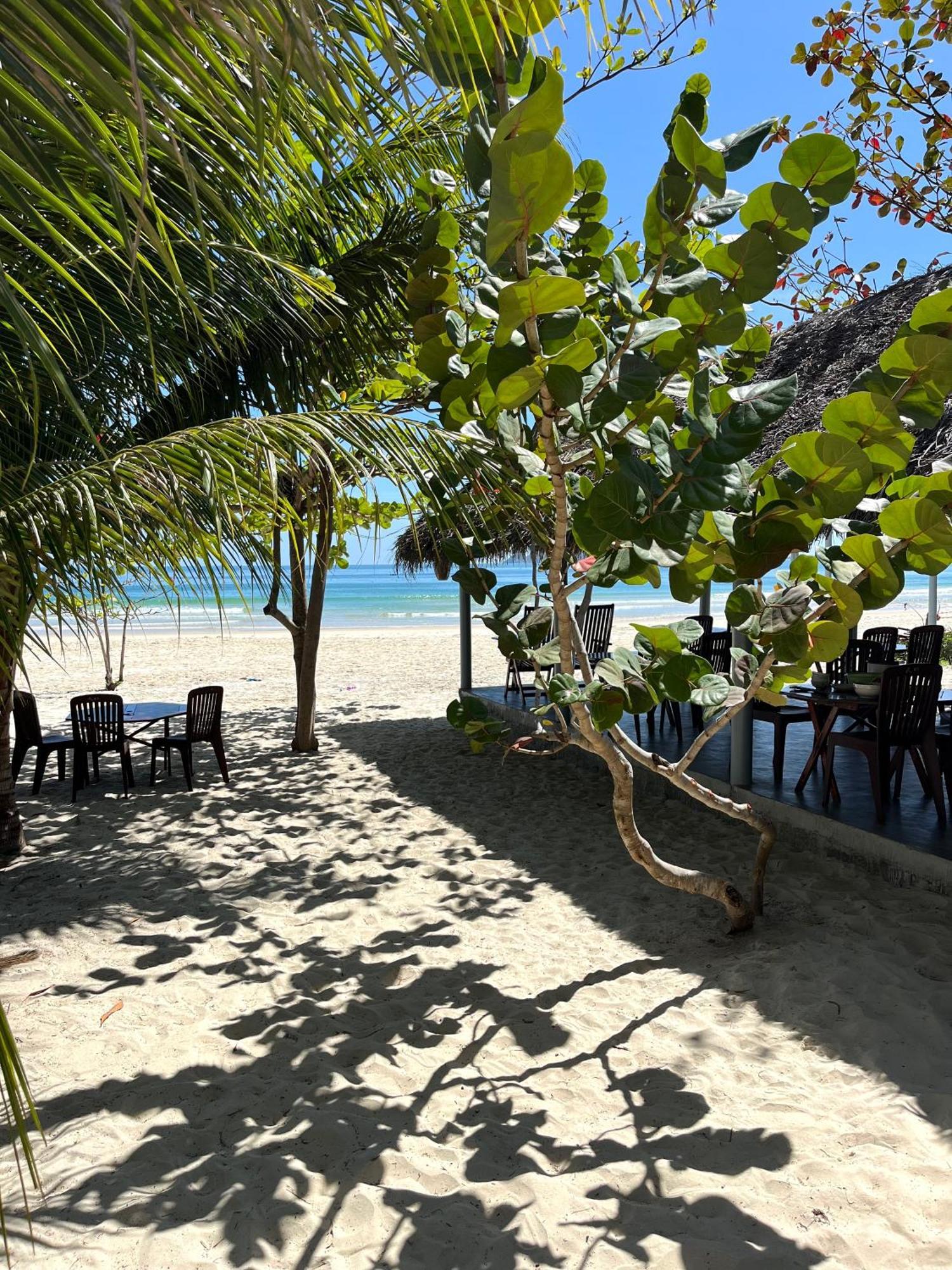 Robinson Beach Bungalow Vinh Hoa Exterior photo